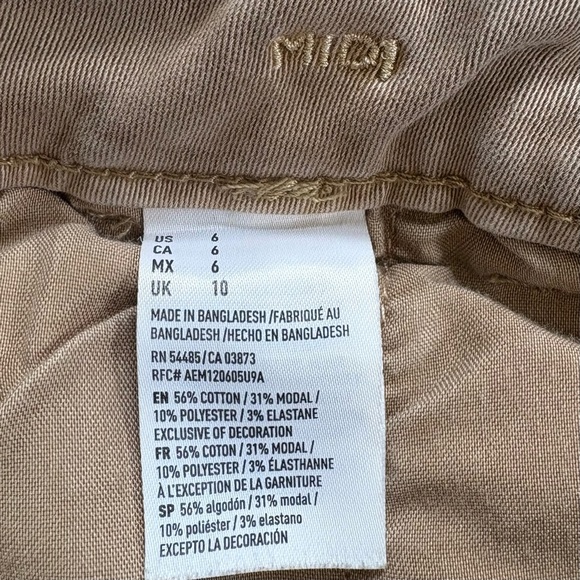 American Eagle Outfitters Super Stretch Midi Shorts Size 6 - Picture 4 of 6